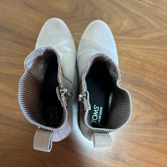 New Toms Women’s Suede Booties Size: 7.5 tan brown - Picture 5 of 7